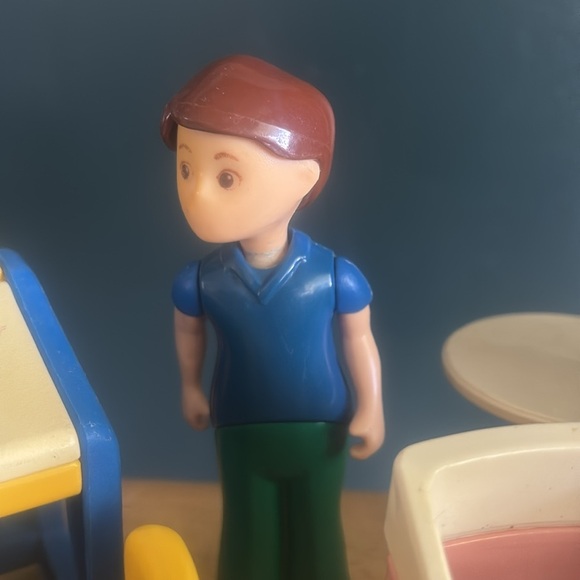 Little Tikes Dollhouse Kitchen desk chair and dolls - Picture 5 of 7